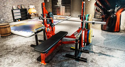 ジムエリア トレーニングマシン ベンチプレス イメージ