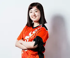 トレーナーHINA イメージ写真