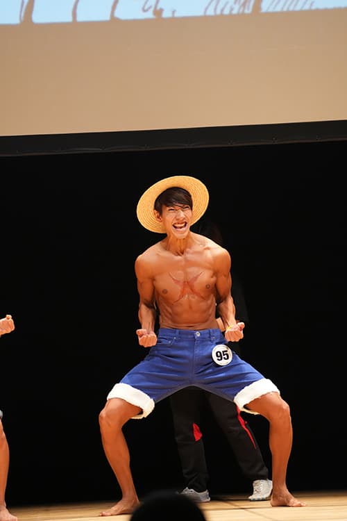 その腹筋、5億で買うえ〜〜!!!